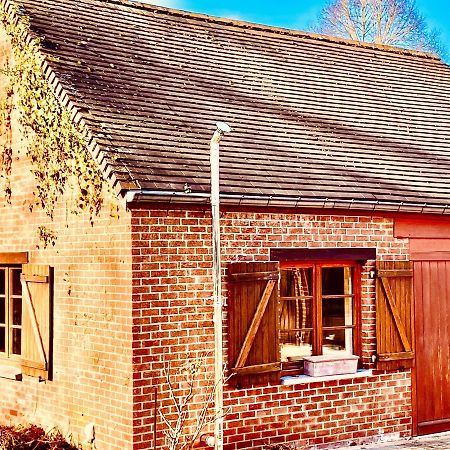 Le Logis Des Chenes, Superbe Bungalow Dans Quartier Residentiel Proche De Namur 웨피옹 외부 사진