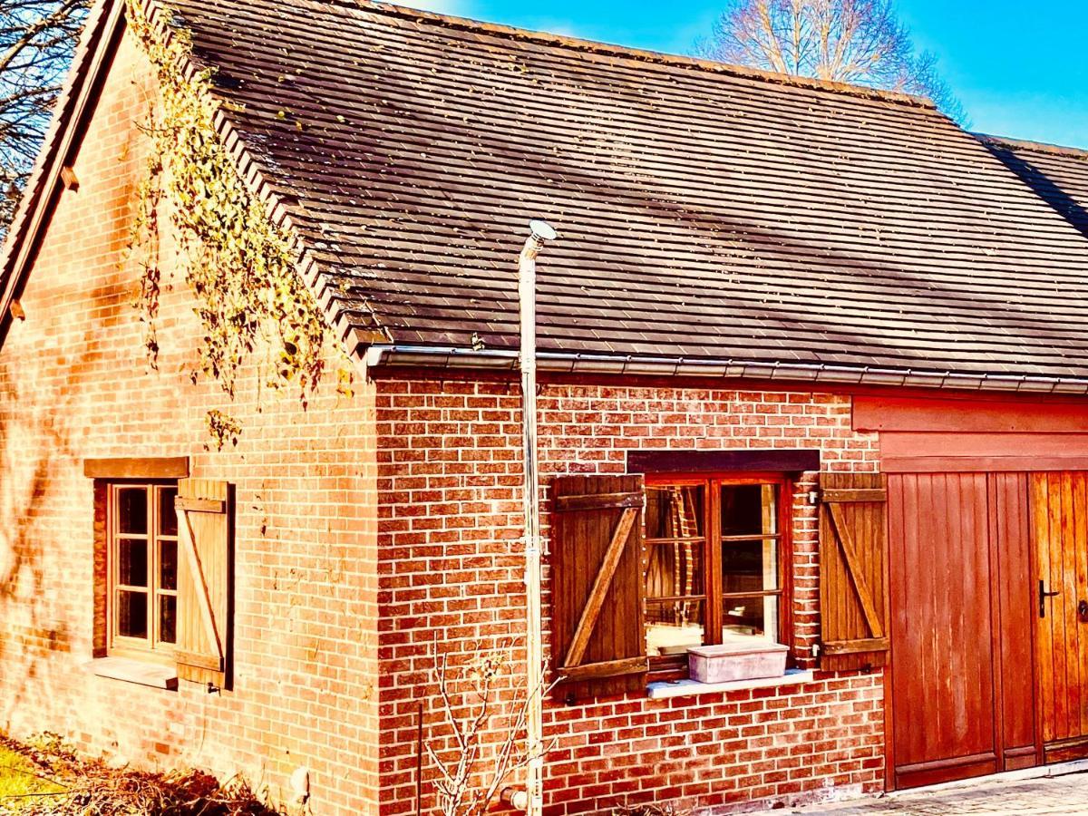 Le Logis Des Chenes, Superbe Bungalow Dans Quartier Residentiel Proche De Namur 웨피옹 외부 사진